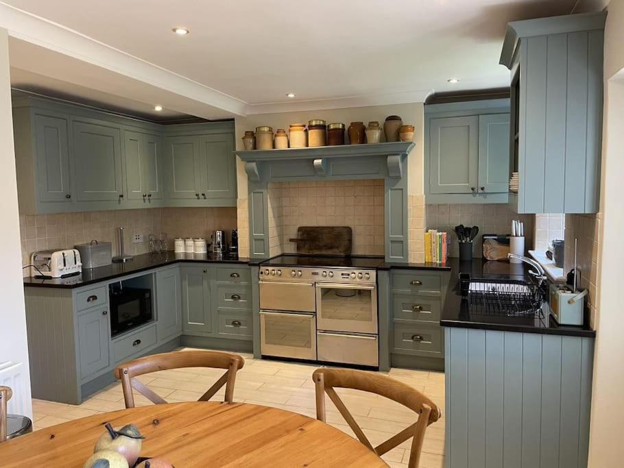 Holly Cottage, 2, Northbrook Park, Farnham-Up To 6 Adults Farnham (Surrey) Exterior foto