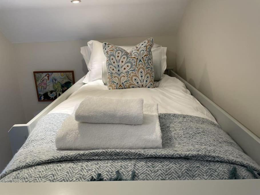 Holly Cottage, 2, Northbrook Park, Farnham-Up To 6 Adults Farnham (Surrey) Exterior foto